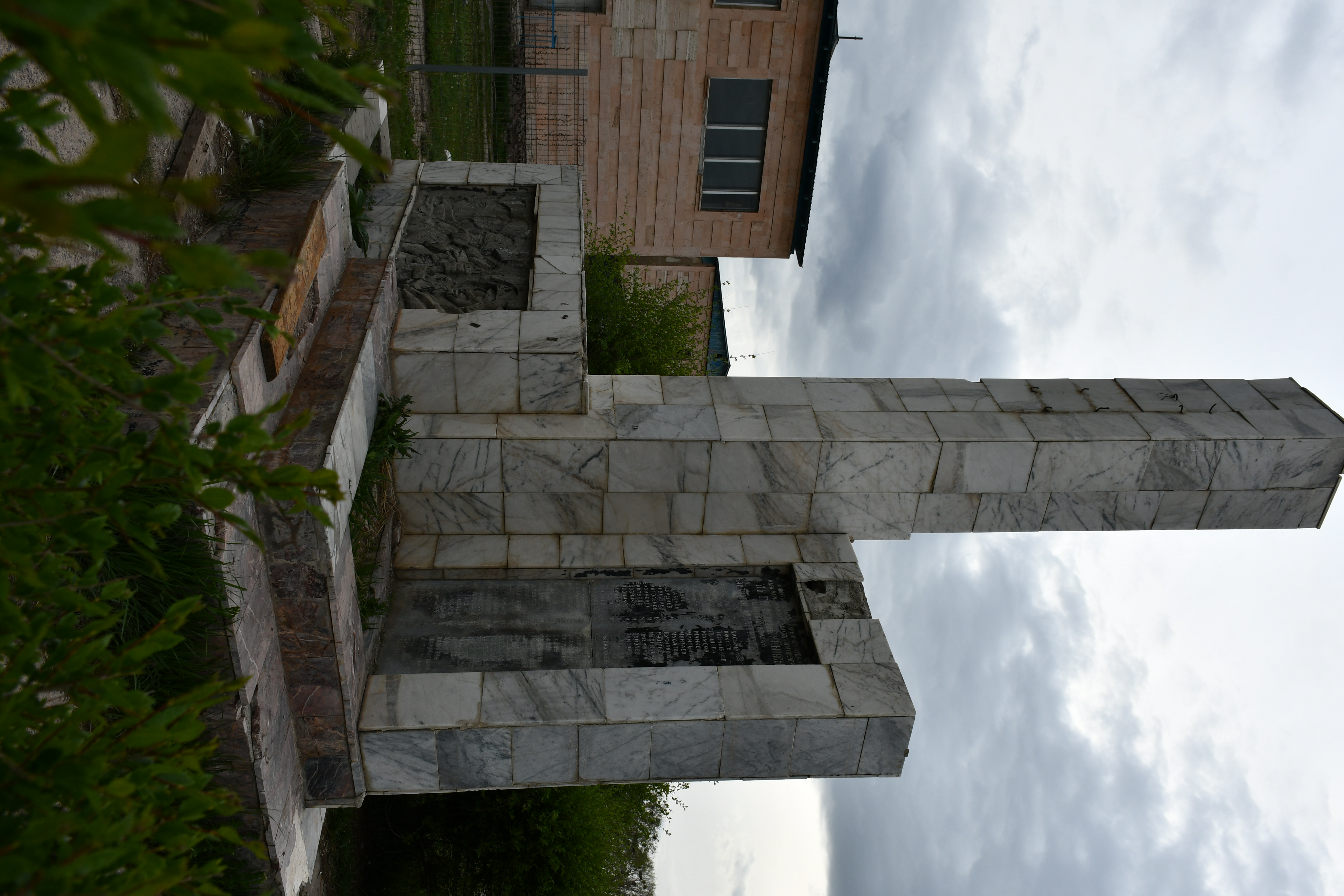 Ұлы Отан соғысында қаза болған жауынгерлерге және қатысушыларға арналған обелиск - Текес ауылы